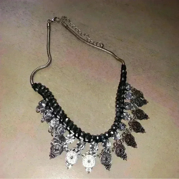 beautiful silver-tone necklace - Picture 3 of 5